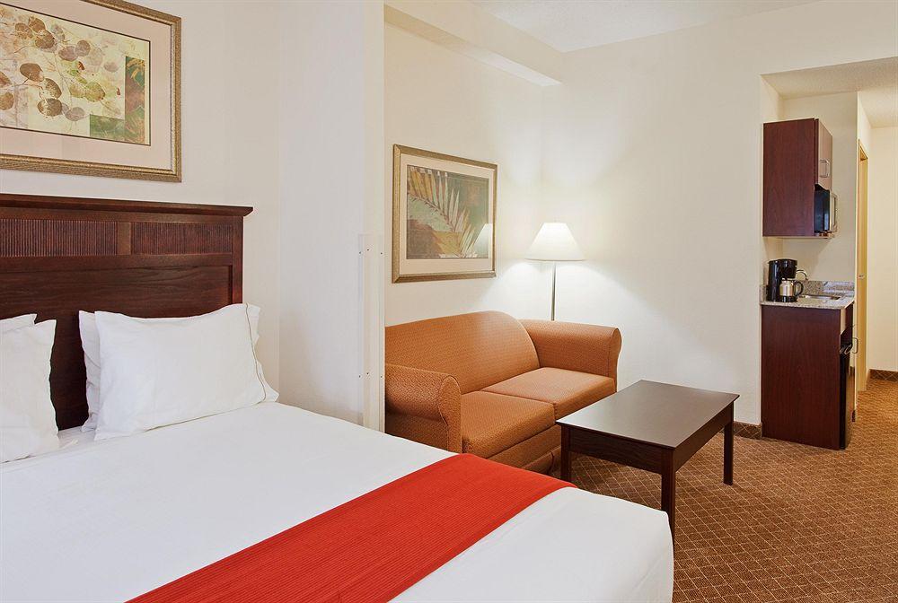 Holiday Inn Express Hotel & Suites- Gadsden, An Ihg Hotel Стая снимка