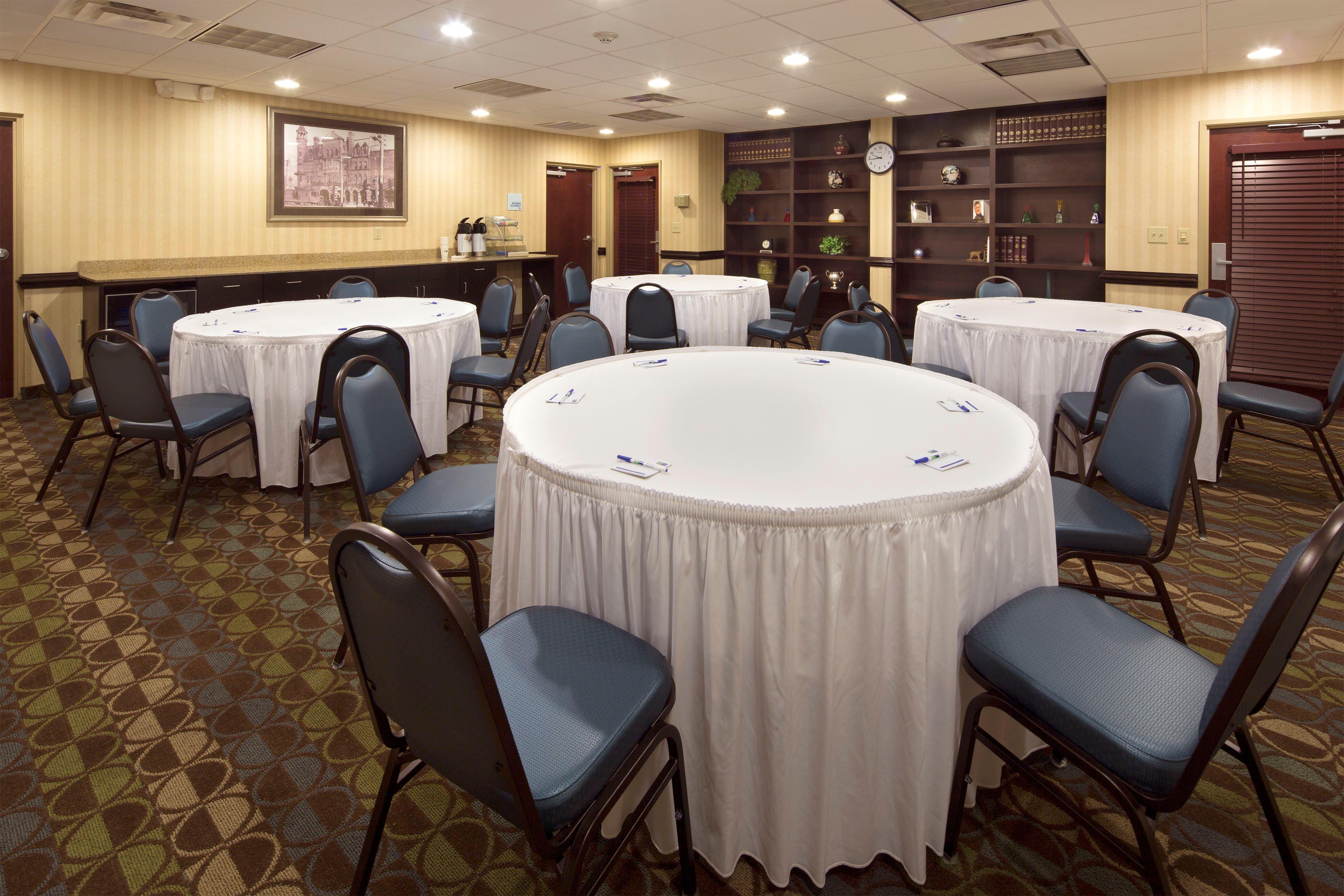 Holiday Inn Express Hotel & Suites- Gadsden By Ihg Екстериор снимка